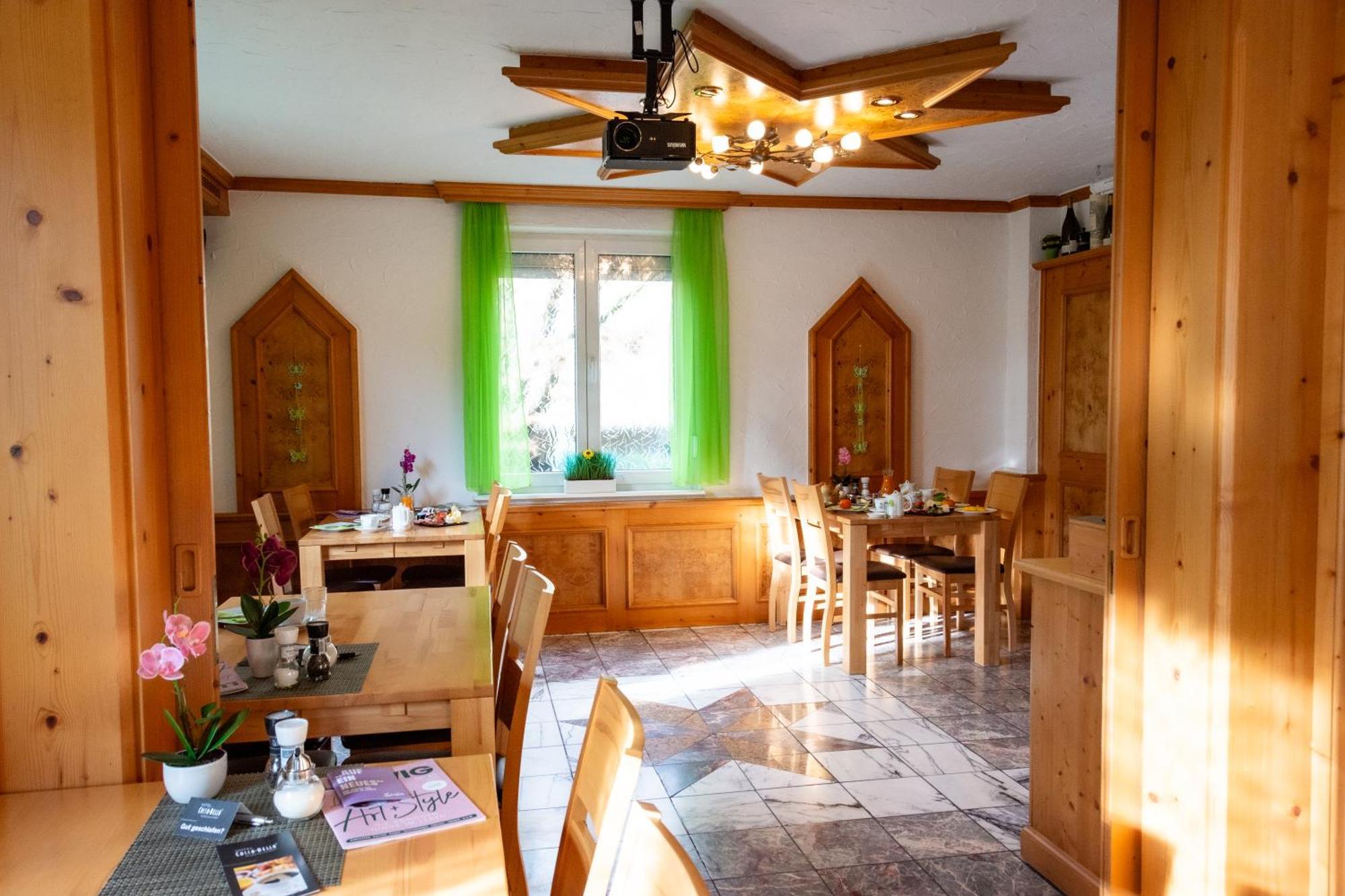Hotel-Cocco-Bello In Der Villa Foret Ludwigsburg Ngoại thất bức ảnh